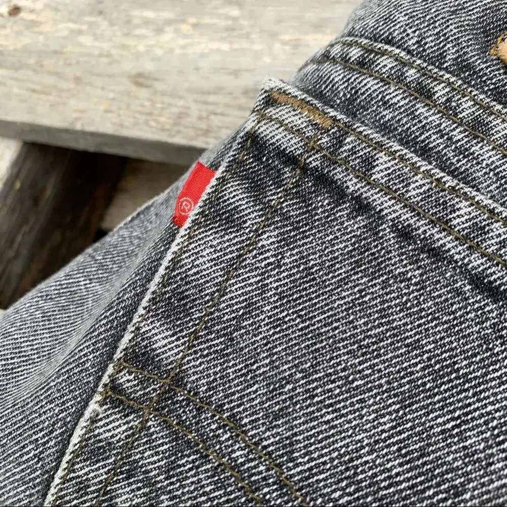 Vintage 90s Levi’s 550 faded black charcoal relaxed fit taper ankle jeans 36x34